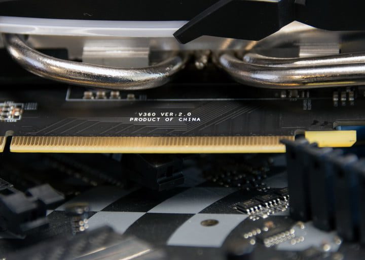 Vista parcial de una GPU mostrando el peine PCI