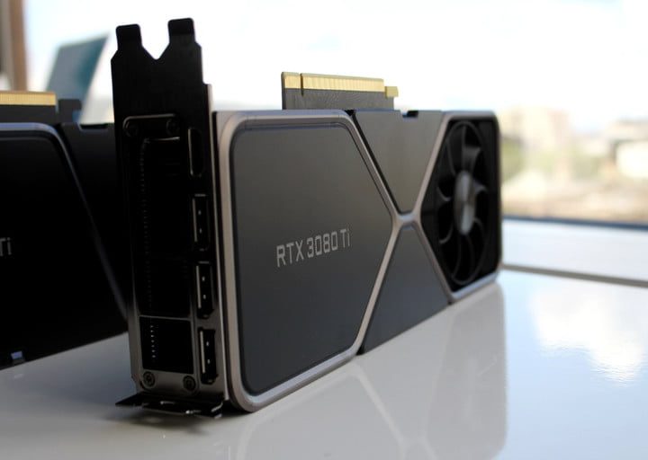 Nueva tarjeta Nvidia RTX 3080 Ti sobre un escritorio