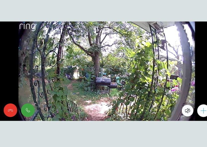 Frame visto a través de un celular de una cámara Ring