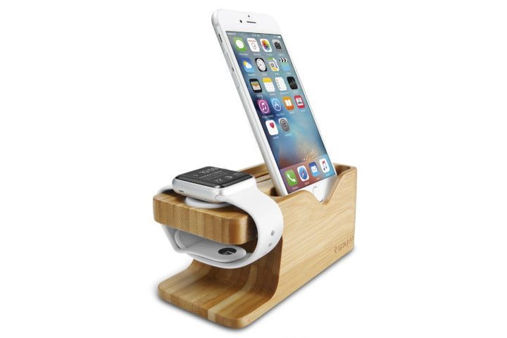 Spigen S370 Wooden Phone Stand, una de las mejores bases de carga para iPhone
