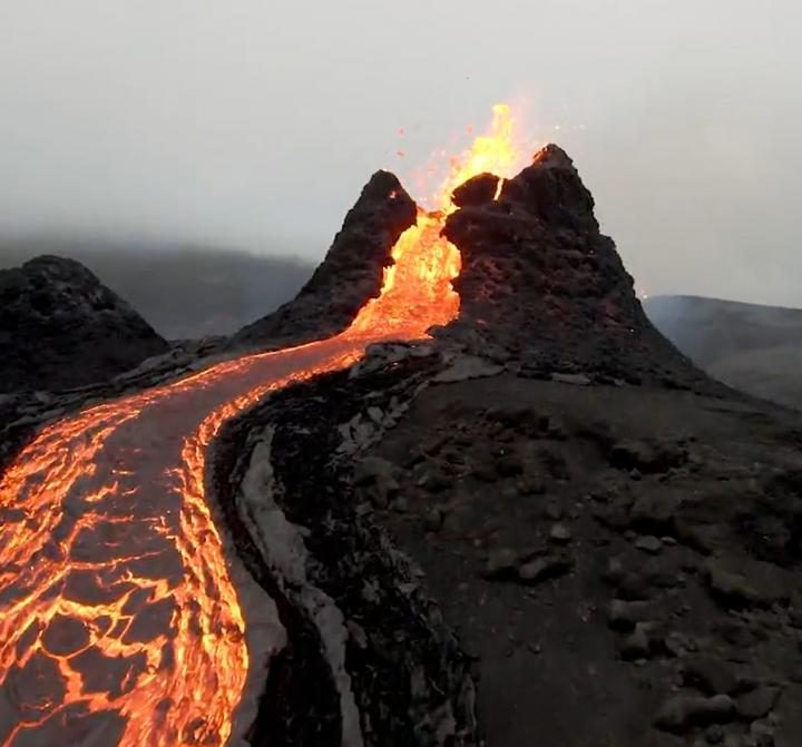 Volcán en erupción