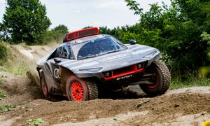 audi rs q e tron road to dakar  test sport