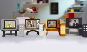 Ahora la moda es ver series antiguas en televisores diminutos