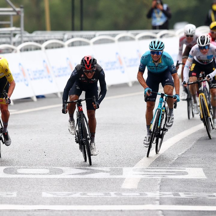 El eslovaco Tadej Pogačar (de amarillo) y el ecuatoriano Richard Carapaz (azul), que ocuparon el podio en el último Tour de Francia, son los favoritos de Tokyo 2020.