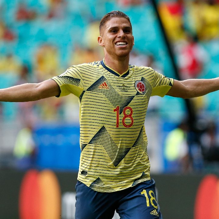 El colombiano Gustavo Cuéllar después de anotar su primer gol en el partido ante Paraguay, por la fase de grupos de la Copa América.