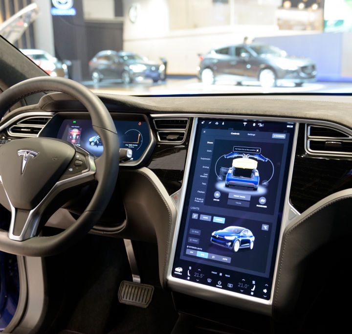 El piloto automático de Tesla confunde la Luna con un semáforo