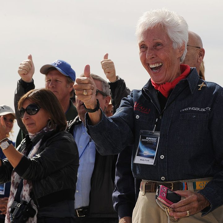 Wally Funk, una de las acompañantes de Jeff Bezos en el primer vuelo tripulado de Blue Origin