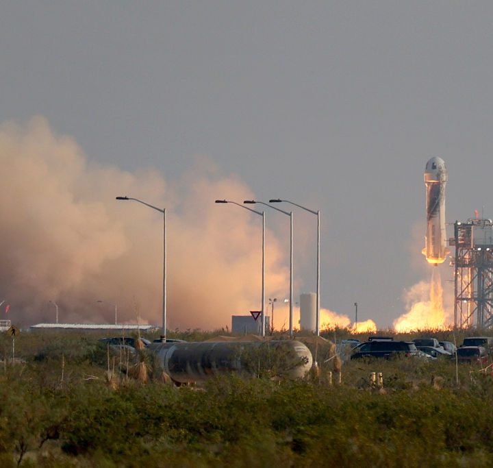 Blue Origin logra con éxito su esperado viaje espacial