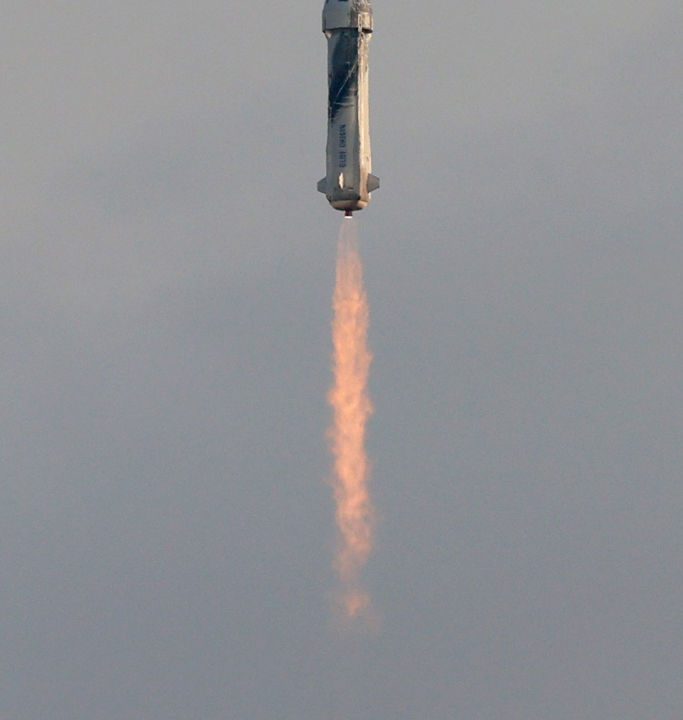 Blue Origin logra con éxito su esperado viaje espacial