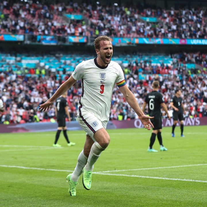 Harry Kane celebra después de anotar el segundo gol de Inglaterra sobre Alemania, por los octavos de final de la Eurocopa 2021.