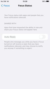 Imagen de la configuración de Focus Status en el modo Focus de iOS 15.