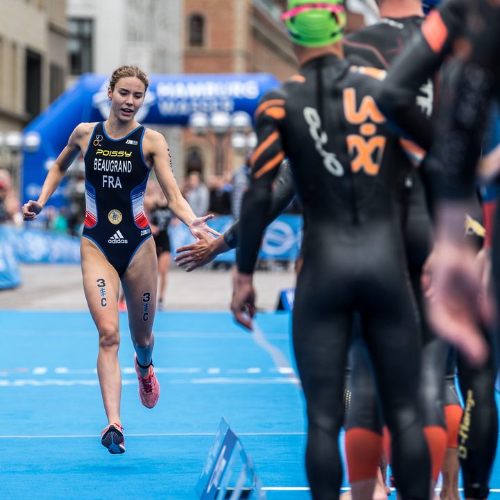 La triatleta francesa Cassandre Beugrand