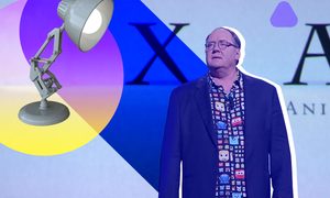 Una imagen del animador John Lasseter con la emblemática lámpara luxo de Pixar