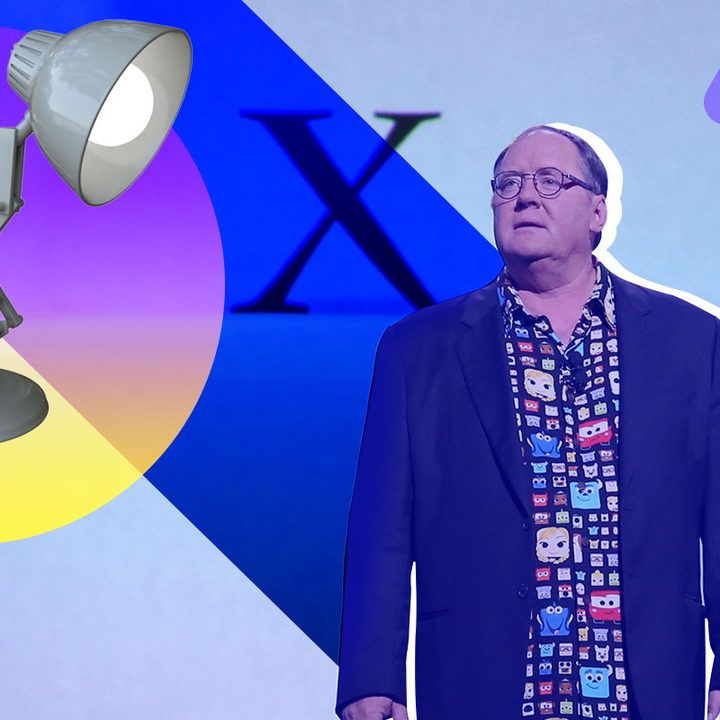 Una imagen del animador John Lasseter con la emblemática lámpara luxo de Pixar