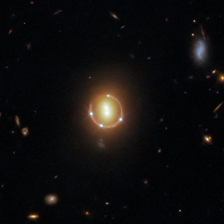 Hubble detecta un impresionante anillo de Einstein