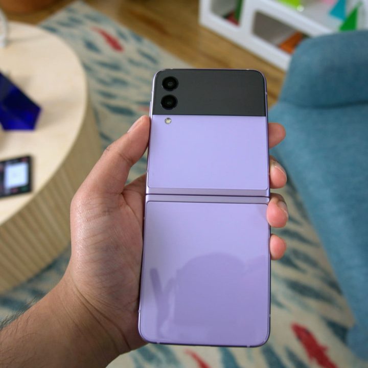 samsung galaxy z flip 3 vs 5g flip3 back unfolded 1500x1000