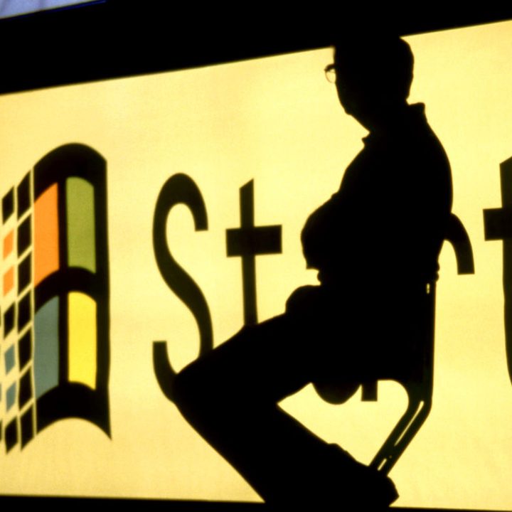 Una fotografía de Bill Gates durante la presentación de Windows 95