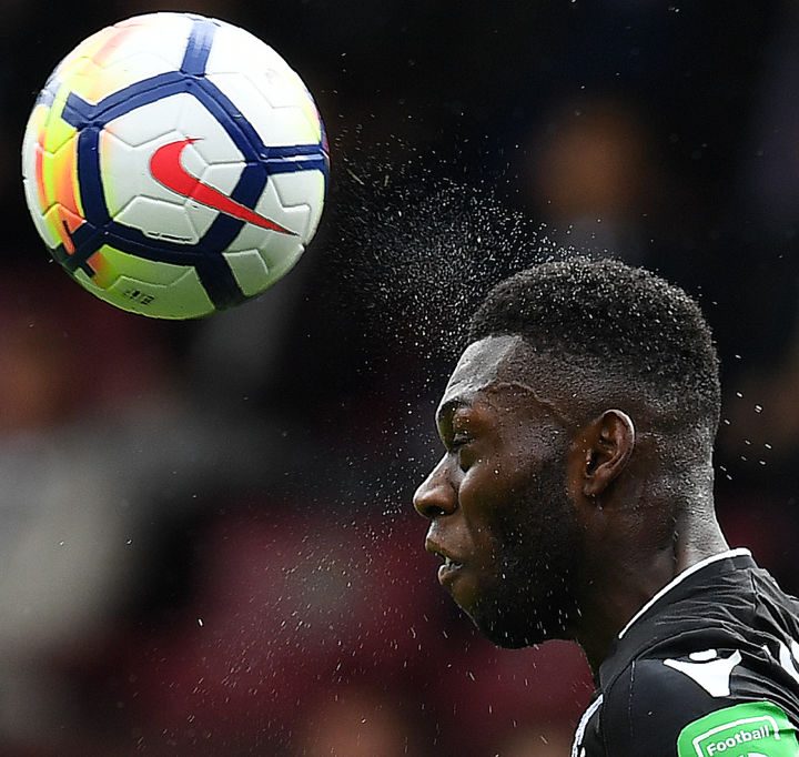 Proponen que las pelotas de fútbol se vendan con una advertencia sanitaria