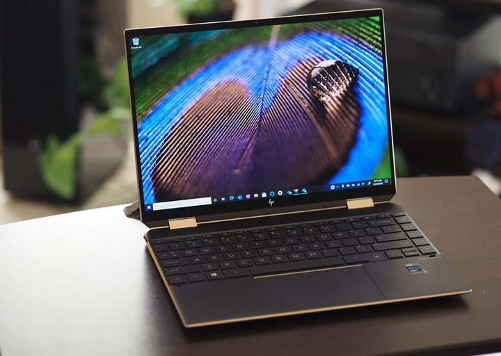 Vista frontal de HP Spectre x360 14 que muestra la pantalla y el teclado para comparar la HP Envy vs. HP Spectre