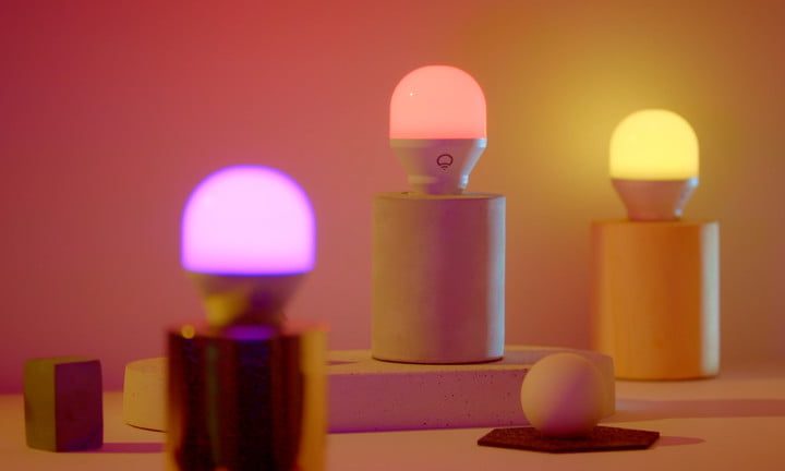 Bombillas inteligentes que cambian de color a pedido.