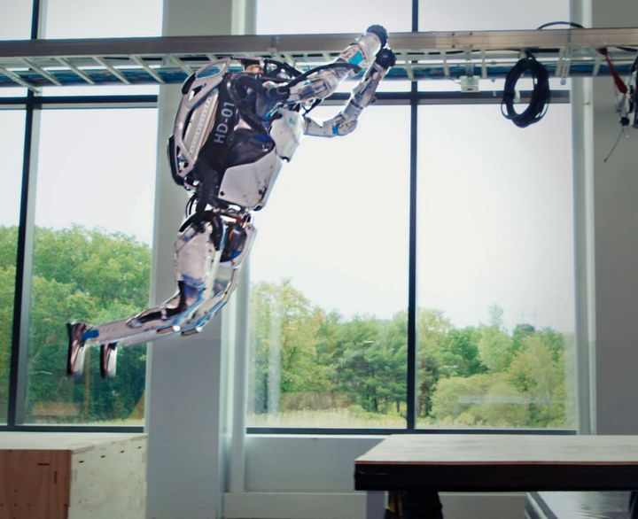 Los robots de Boston Dynamics realizan saltos al estilo parkour