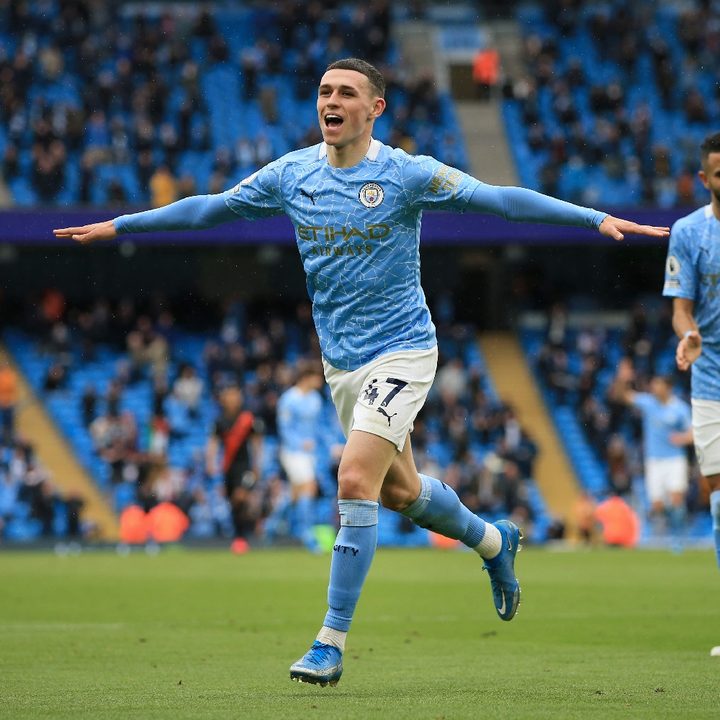 Phil Foden del Manchester City celebra el gol del título 2020/2021