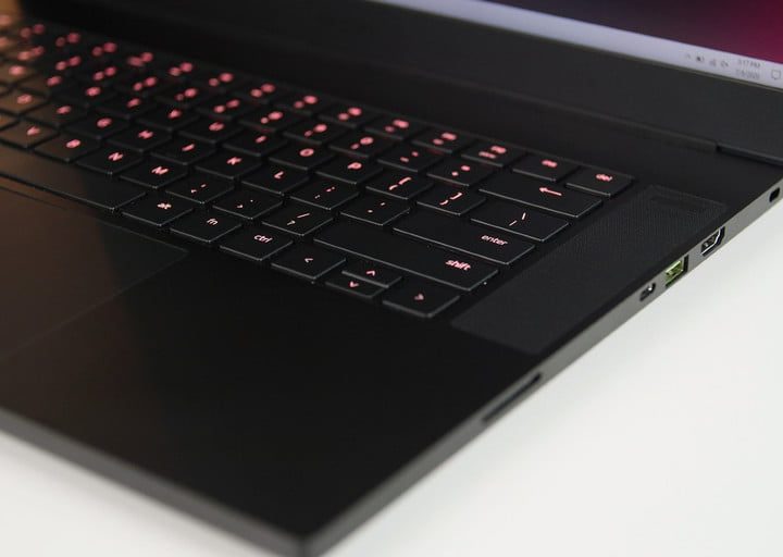 Razer Blade 15 mostrando la plataforma del teclado.