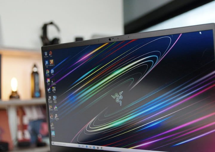 Razer Blade 15 mostrando la pantalla.