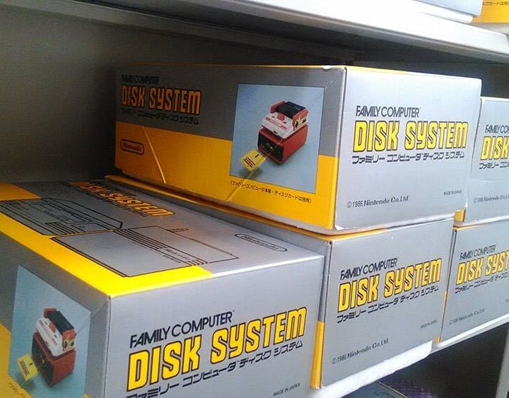Una imagen del Famicom Disk System