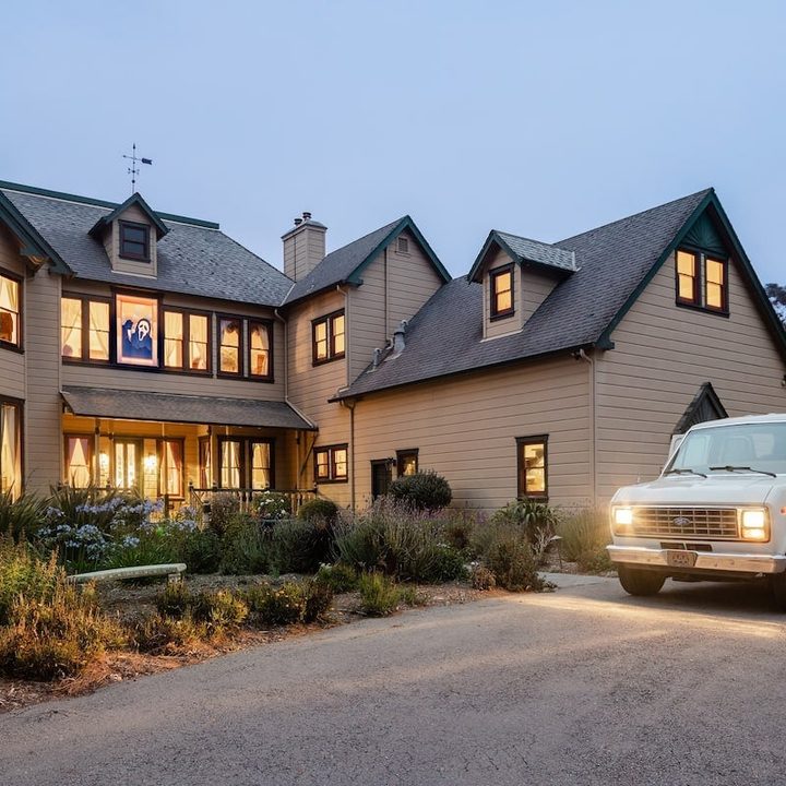 La imagen muestra la casa donde se filmó la película Scream.