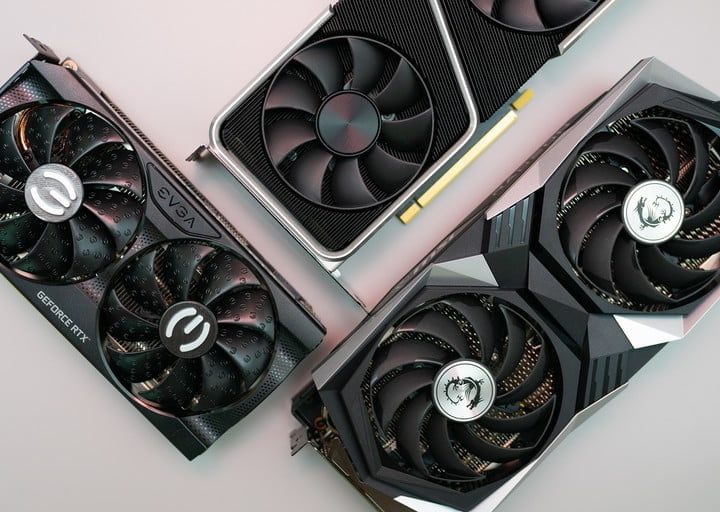 Tres tarjetas gráficas sobre un fondo gris para hacer pruebas mejorar rendimiento de juegos