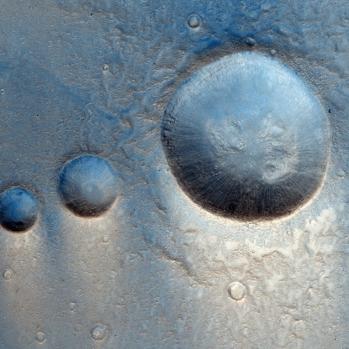 Cráteres en región de Lunae Planum