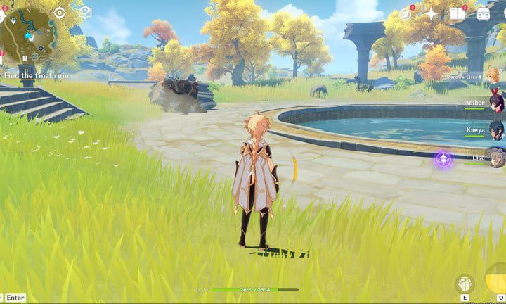 El personaje principal de pie cerca de una piscina.