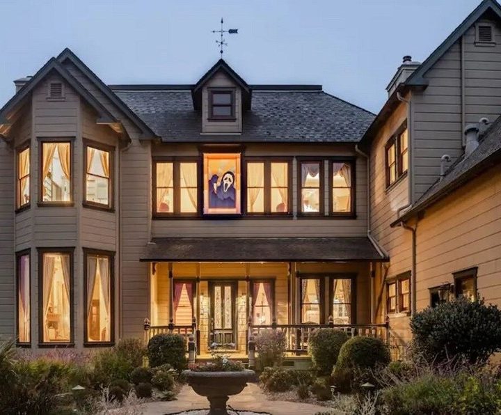 La imagen muestra la casa donde se filmó la película Scream.