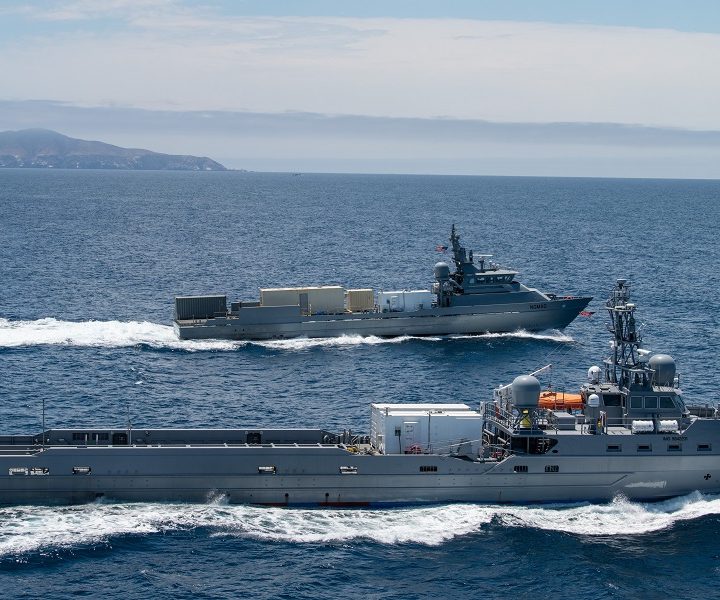 La imagen muestra al barco autónomo que forma parte de las pruebas navales de Estados Unidos.