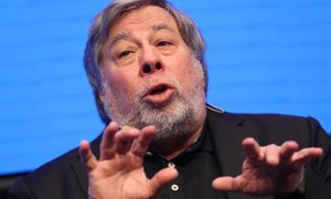 Steve Wozniak mueve las manos