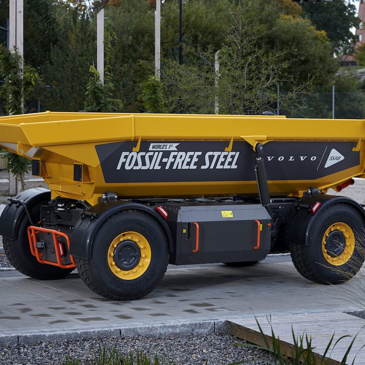 La imagen muestra el primer vehículo fabricado con acero ecológico.