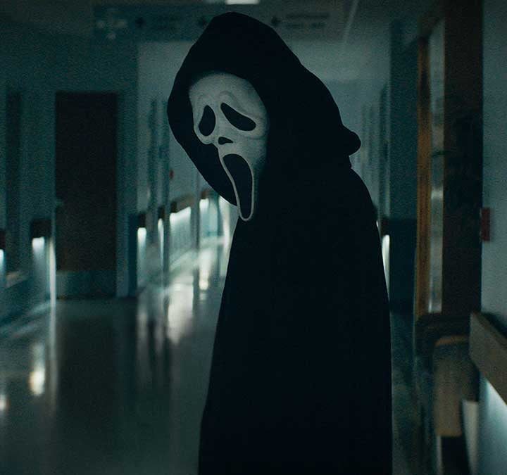 La imagen muestra una escena de Scream 5.