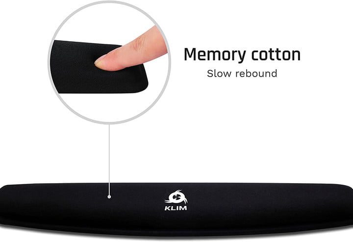 El reposamuñecas de teclado KLIM tiene algodón con memoria.