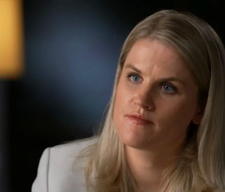 La imagen muestra a Frances Haugen, ex empleada de Facebook.