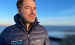 La imagen muestra a Alex Muñoz, director para Latinoamérica de Pristine Seas de National Geographic.