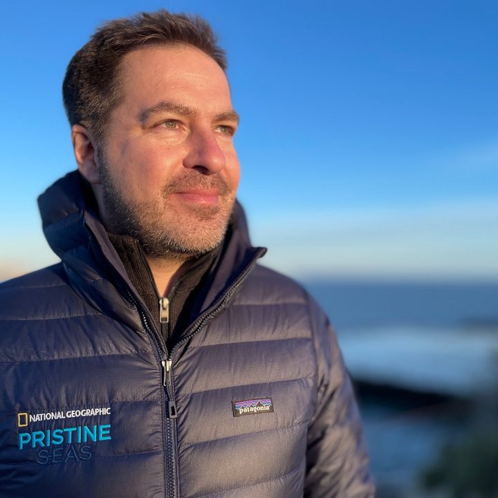 La imagen muestra a Alex Muñoz, director para Latinoamérica de Pristine Seas de National Geographic.