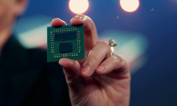 CEO de AMD con un procesador 3D V-Cache.