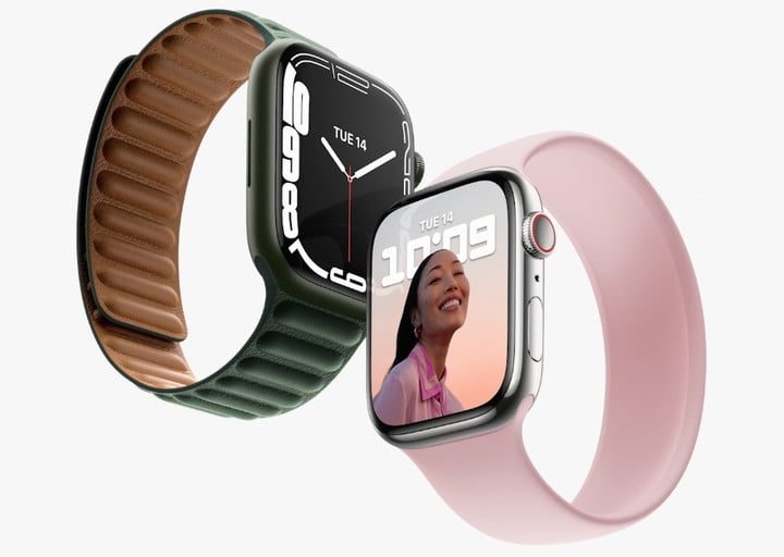 Apple Watch Series 7 con correas deportivas grises y rosas.