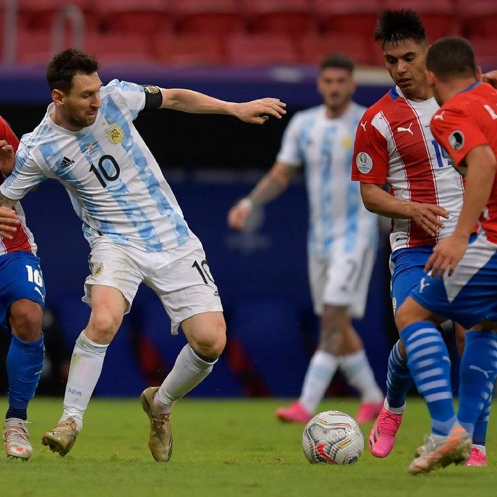 Lionel Messi ante Paraguay