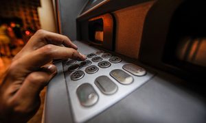 algoritmo adivina clave cajero automatico atm of bbva bank in larios street