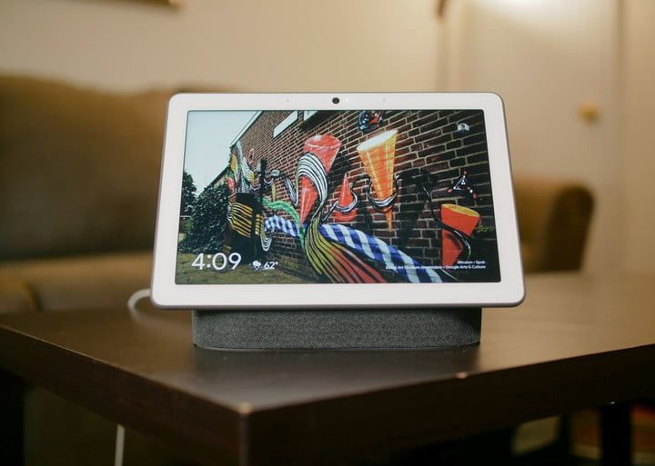 Vista frontal de Nest Hub Max.