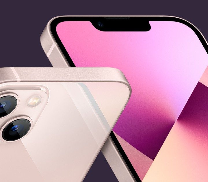 La imagen muestra dos iPhone 13.