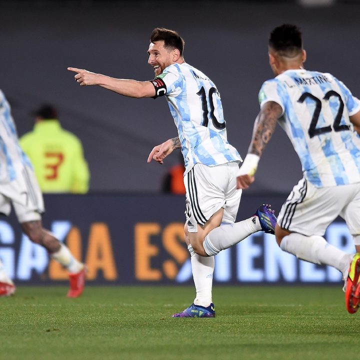 Lionel Messi celebra ante Uruguay