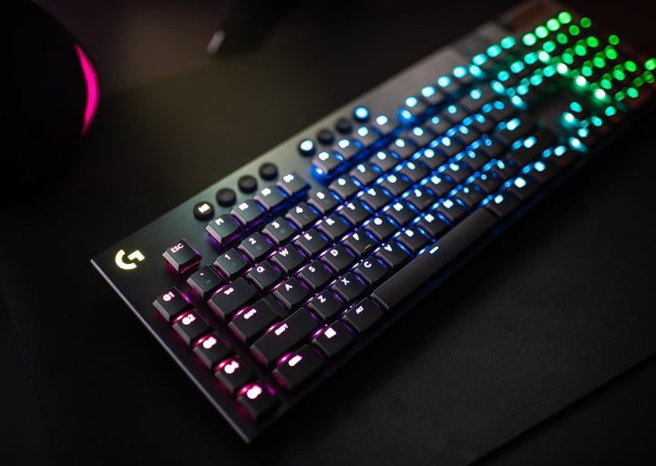 Logitech G915 Lightspeed en la oscuridad, uno de los mejores teclados Bluetooth
